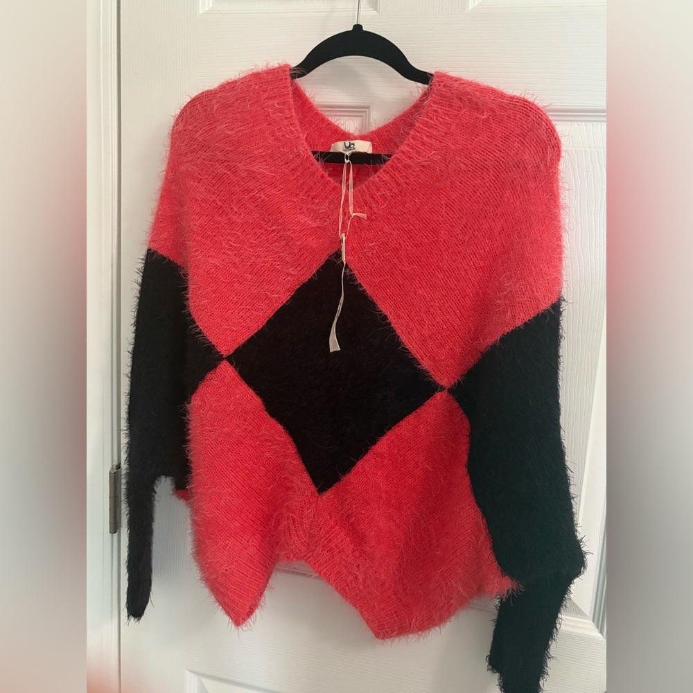 💗🖤 Fuzzy Argyle Knit Sweater 💗🖤